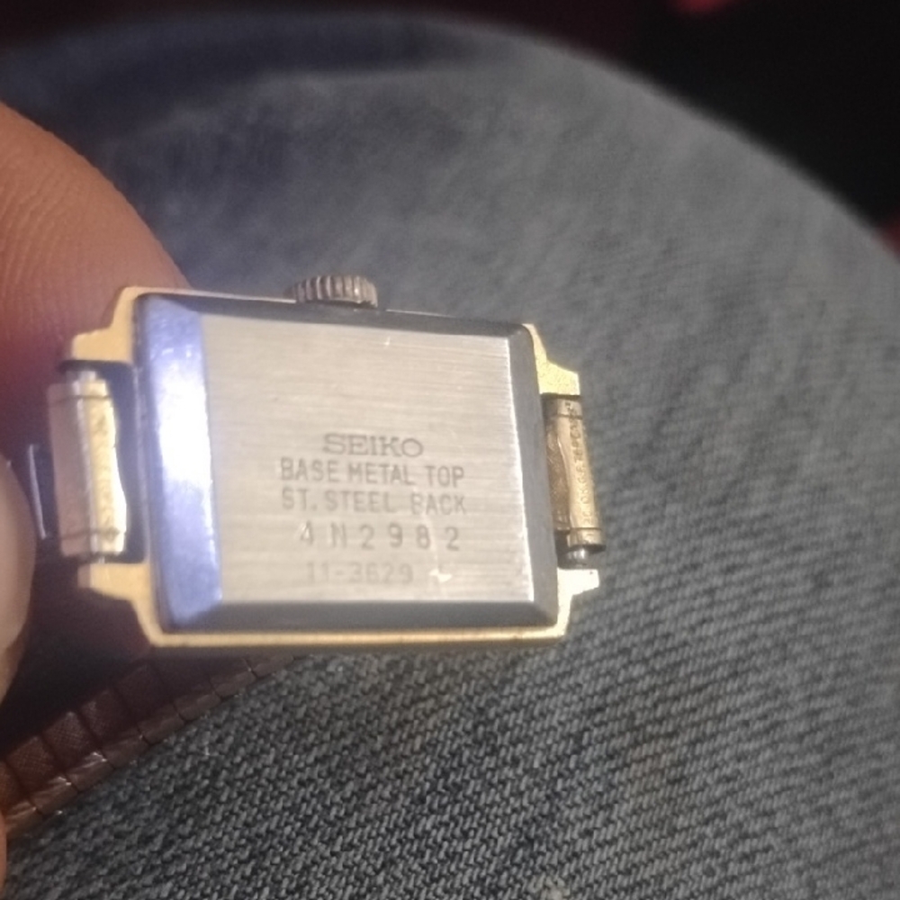 Gold Rectangular Watch With Black Dial - image 5